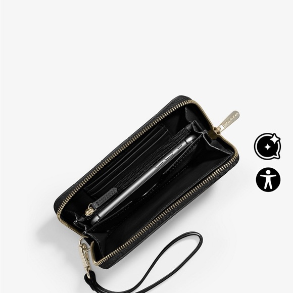 MICHAEL MICHAEL KORS Susannah Large Quilted-Leather
Smartphone - Picture 2 of 12